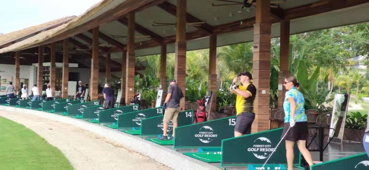 Forest City Golf Hotel Nusajaya  Esterno foto